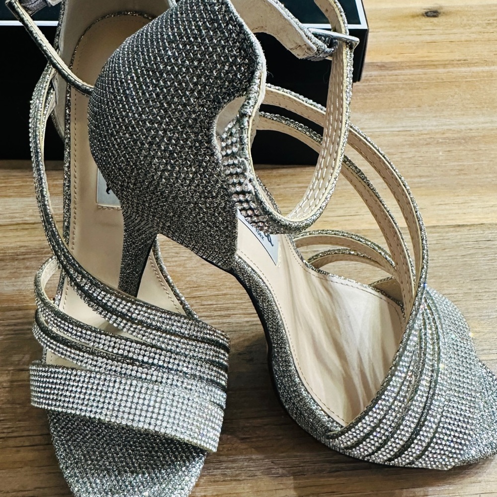 Nina size 7.5 Rhinestone heels. Brand New in box! - Picture 4 of 7